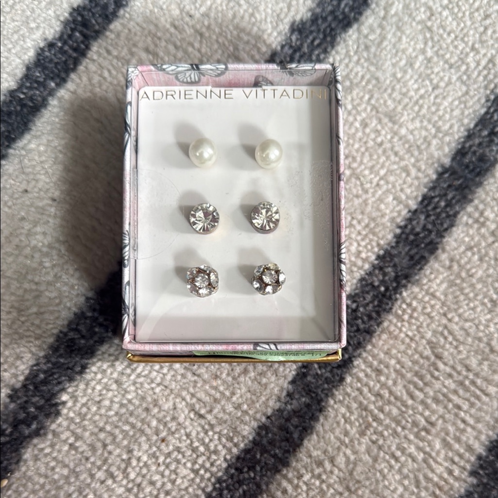 Adrienne Vittadini Silver And White Stud Earrings 7$